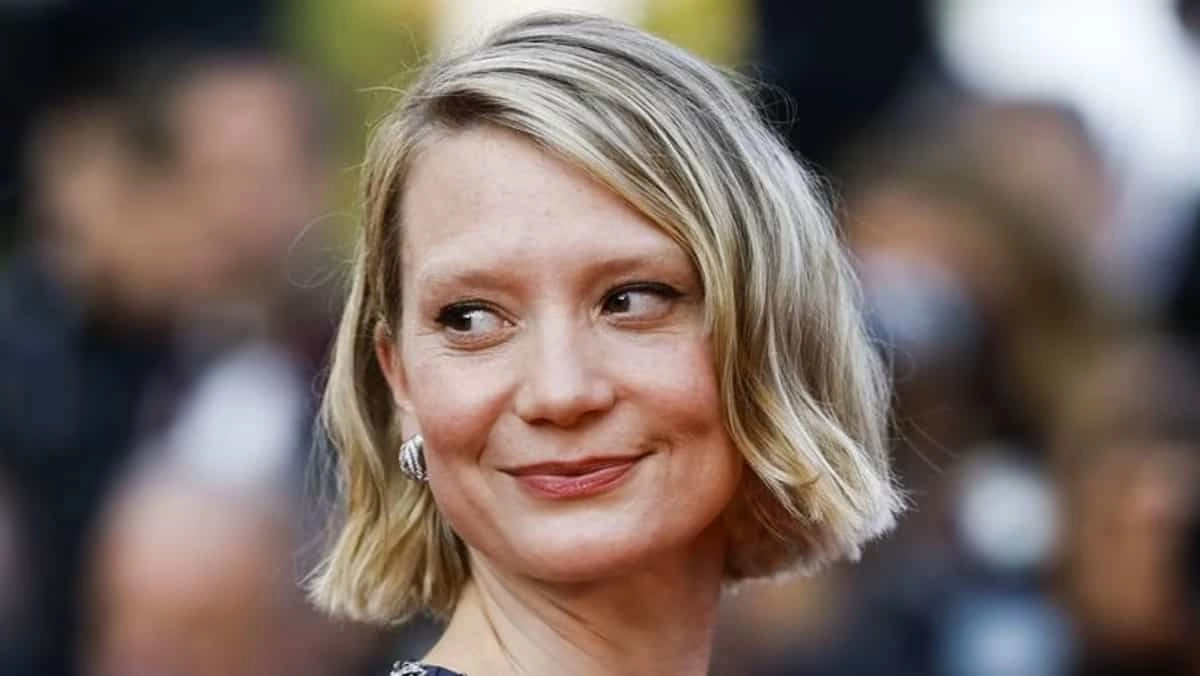 Dangerously Quirky: Mia Wasikowska Shines in 'Club Zero' – A Cannes Review