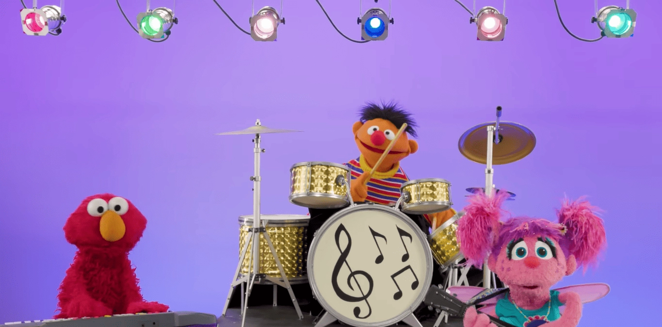 Sesame Street Cosplay Brings Bert & Ernie To Life With Surprising Dedication